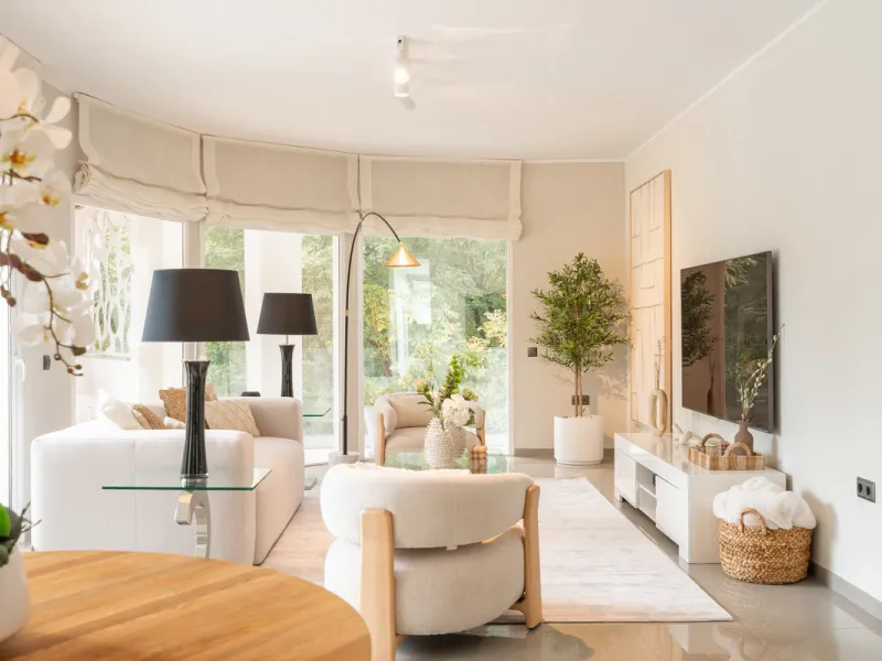 Introducing a stunning contemporary villa located in the prestigious, gated community of El Herrojo, Benahavís — one of Marbella's most desirable addresses. This elegant home combines modern luxury with serene Mediterranean living, offering privacy, secur