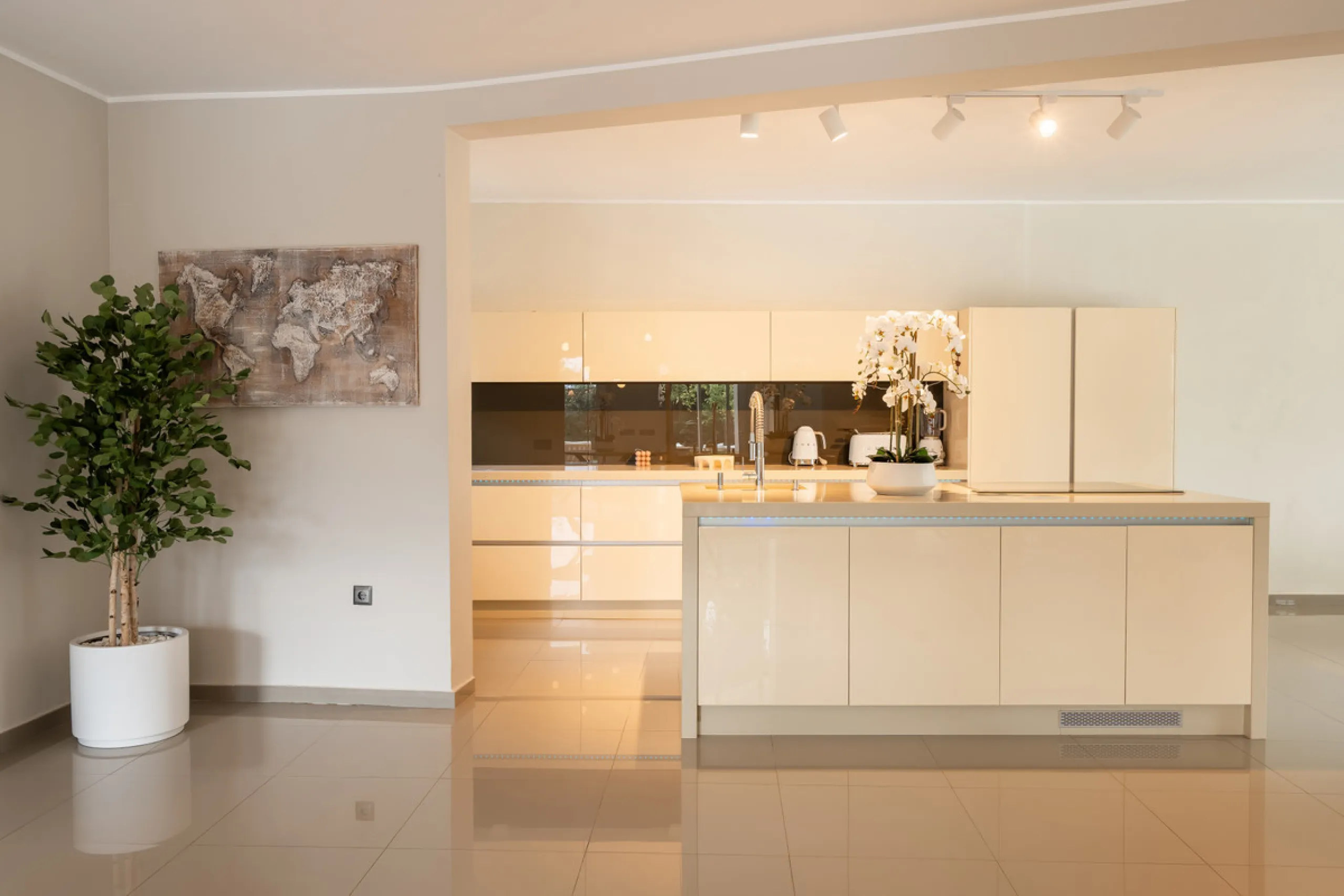 Introducing a stunning contemporary villa located in the prestigious, gated community of El Herrojo, Benahavís — one of Marbella's most desirable addresses. This elegant home combines modern luxury with serene Mediterranean living, offering privacy, secur