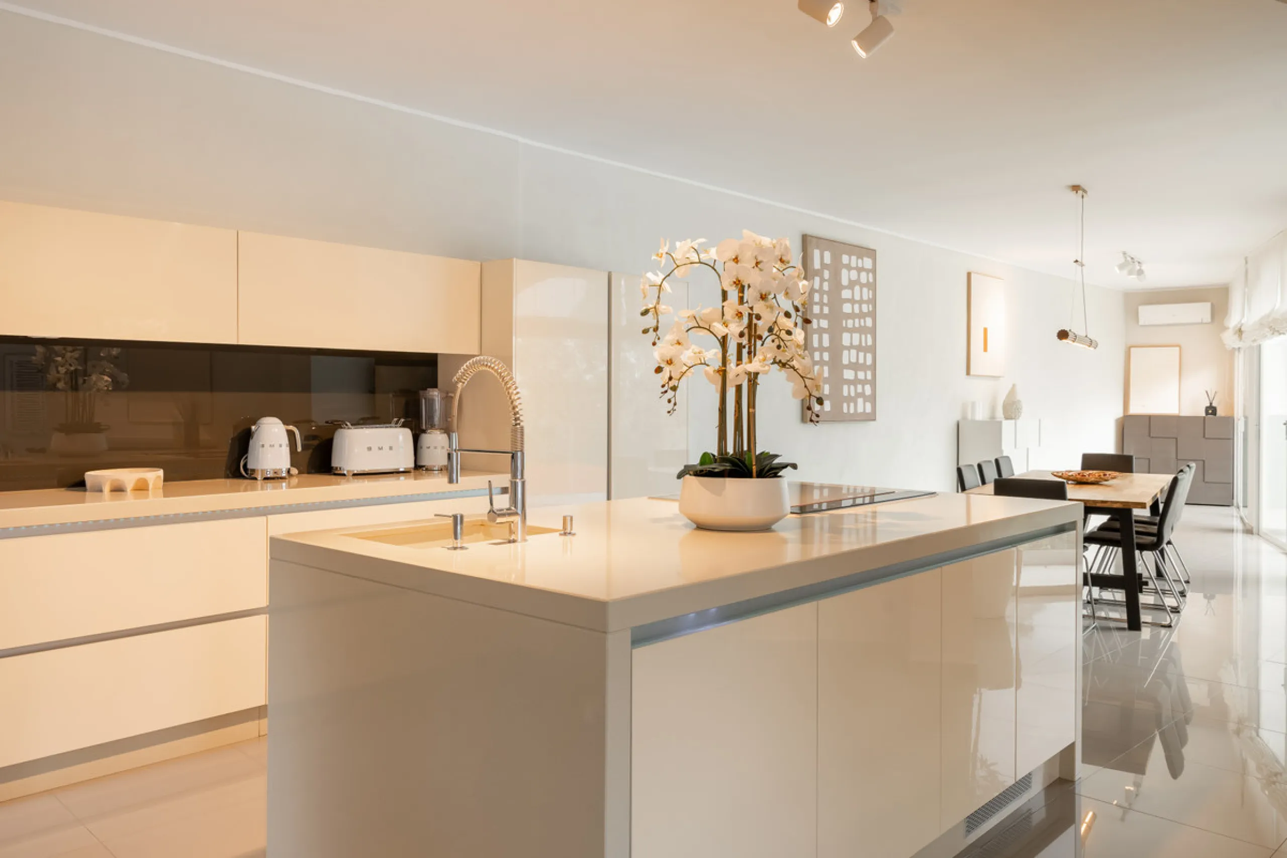 Introducing a stunning contemporary villa located in the prestigious, gated community of El Herrojo, Benahavís — one of Marbella's most desirable addresses. This elegant home combines modern luxury with serene Mediterranean living, offering privacy, secur