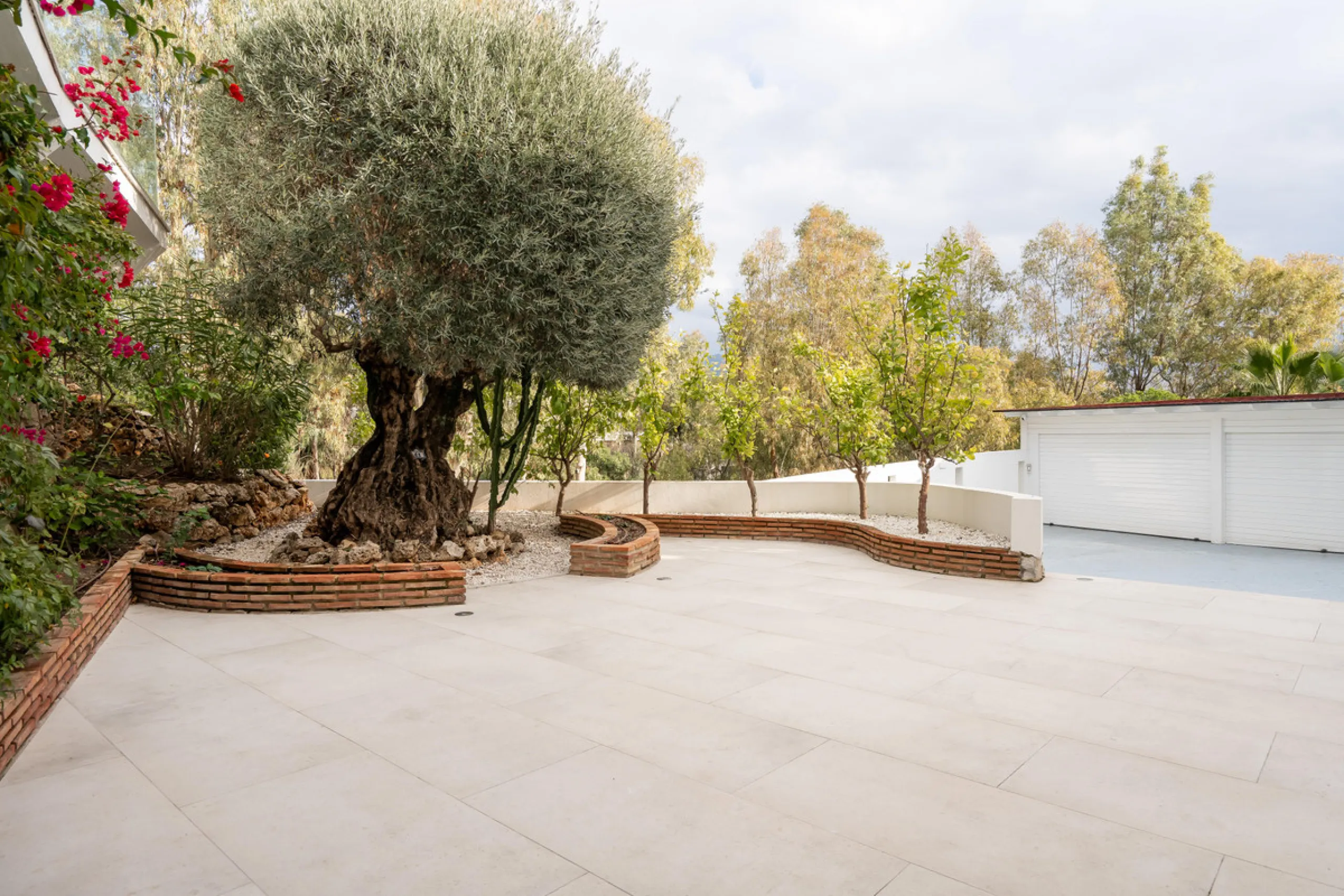 Introducing a stunning contemporary villa located in the prestigious, gated community of El Herrojo, Benahavís — one of Marbella's most desirable addresses. This elegant home combines modern luxury with serene Mediterranean living, offering privacy, secur