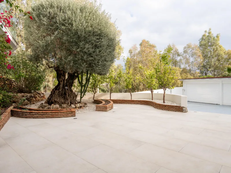 Introducing a stunning contemporary villa located in the prestigious, gated community of El Herrojo, Benahavís — one of Marbella's most desirable addresses. This elegant home combines modern luxury with serene Mediterranean living, offering privacy, secur