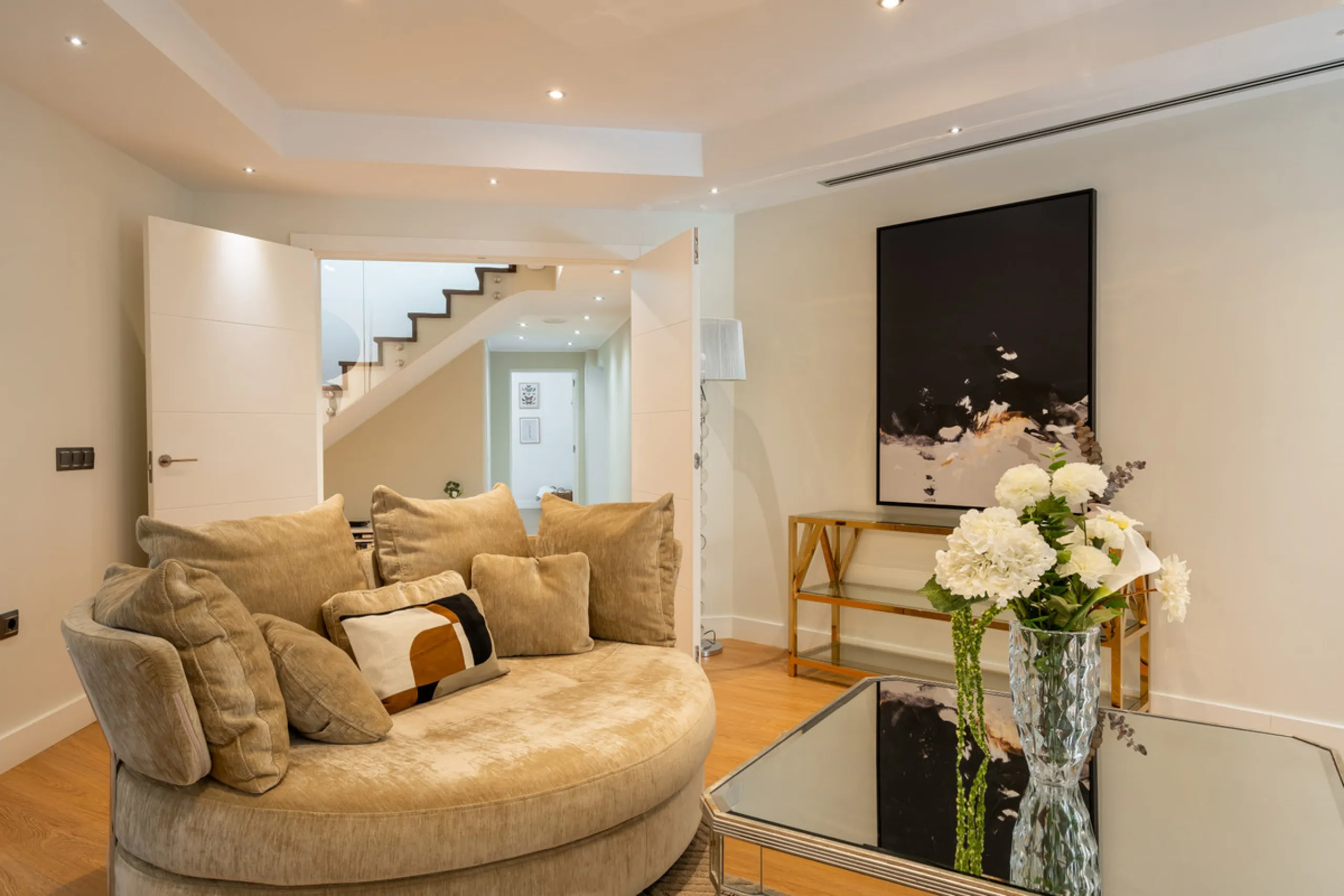 Introducing a stunning contemporary villa located in the prestigious, gated community of El Herrojo, Benahavís — one of Marbella's most desirable addresses. This elegant home combines modern luxury with serene Mediterranean living, offering privacy, secur