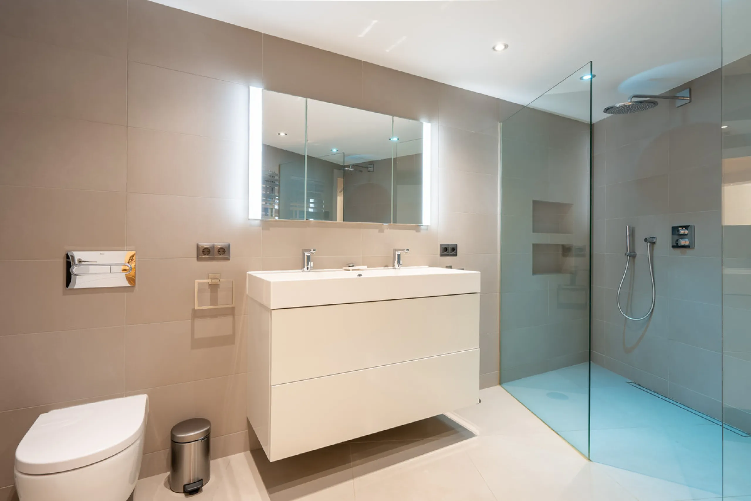 Introducing a stunning contemporary villa located in the prestigious, gated community of El Herrojo, Benahavís — one of Marbella's most desirable addresses. This elegant home combines modern luxury with serene Mediterranean living, offering privacy, secur