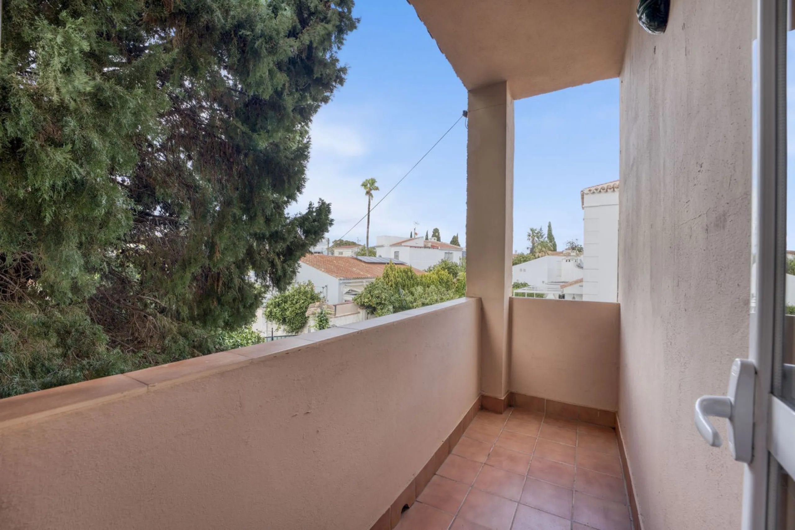 Diese beeindruckende Villa mit Aussicht – der ideale Rückzugsort für Ihre Familie