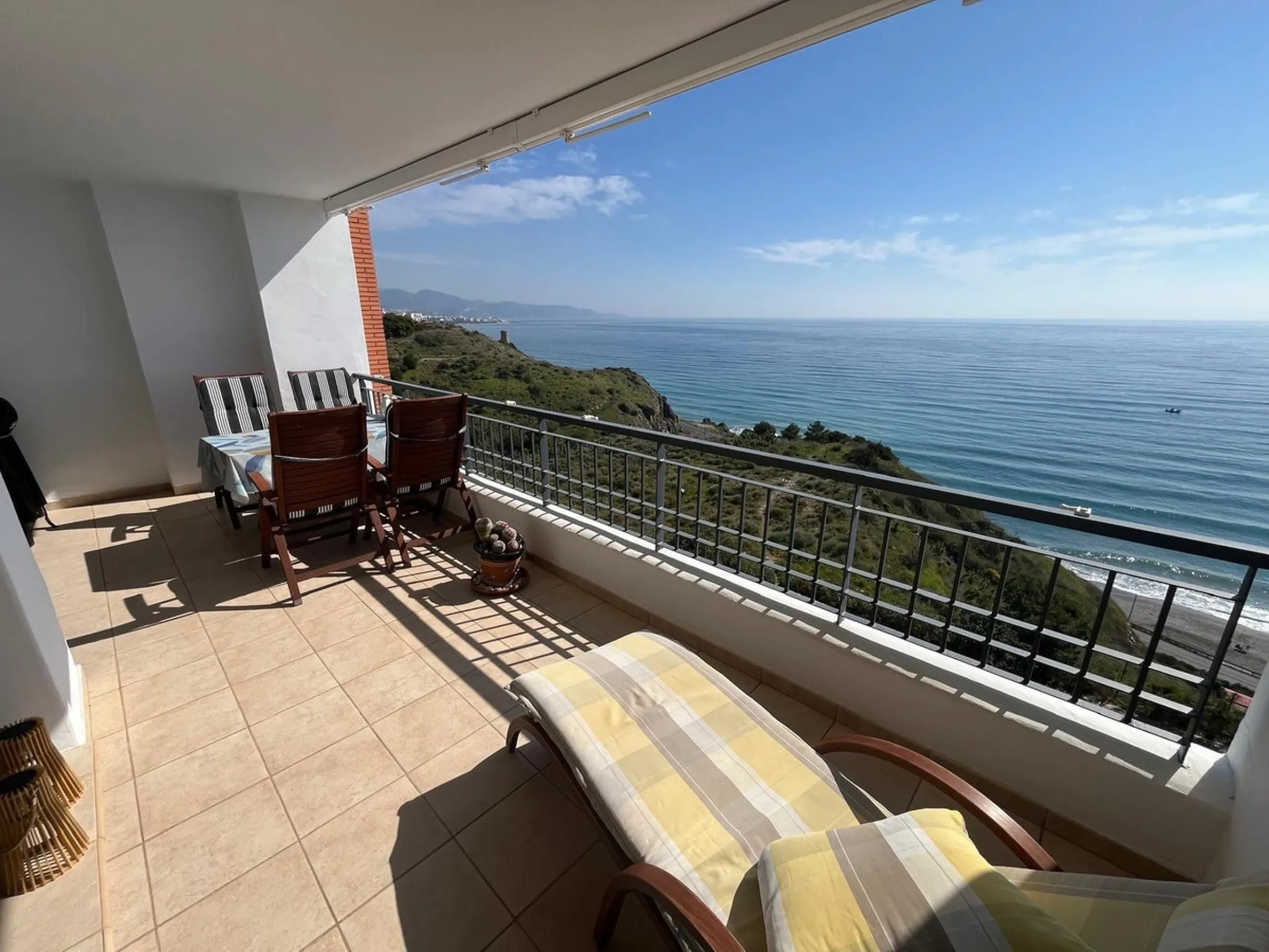 FANTASTIC PANORAMIC VIEWS TO THE SEA & MOUNTAINS