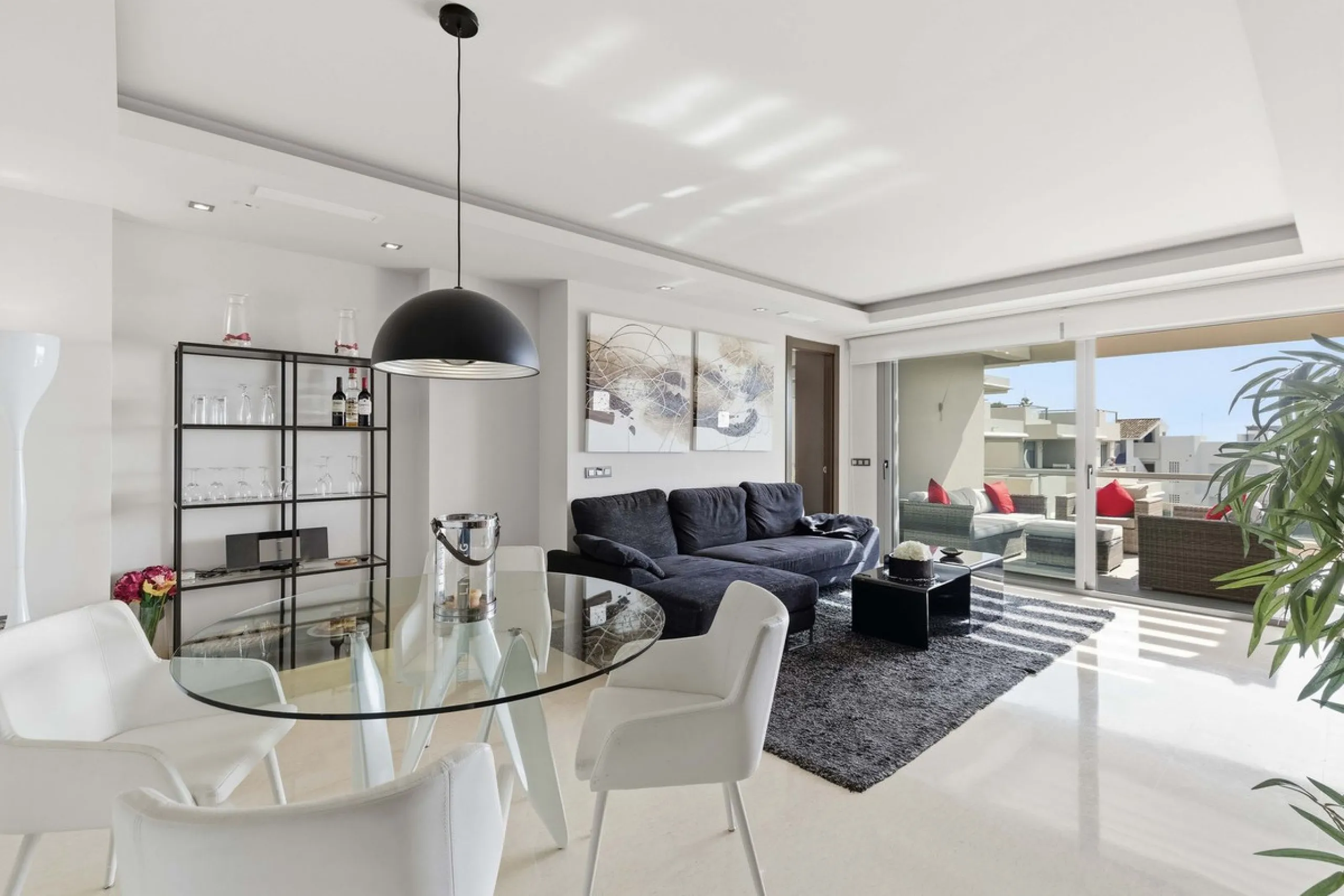 Luxurious 2-Bed Middle-Floor Apartment in Los Arrayanes Golf – Panoramic Views & Contemporary Elegance
