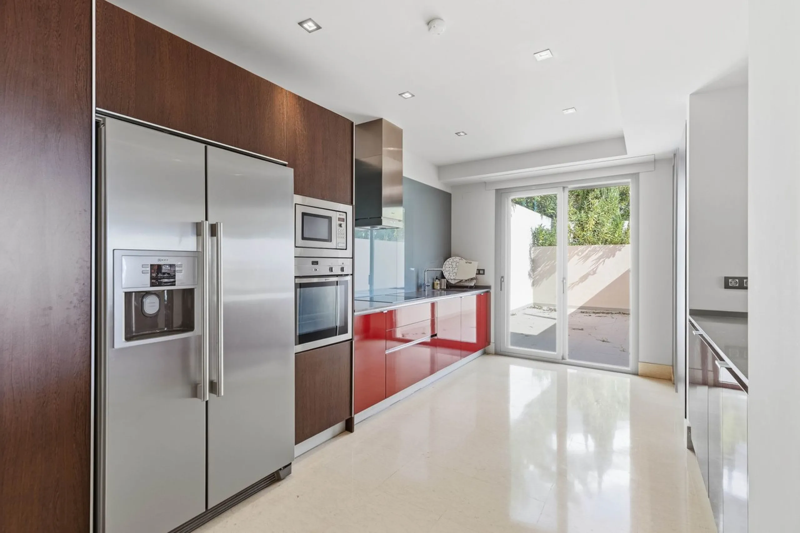 Luxurious 2-Bed Middle-Floor Apartment in Los Arrayanes Golf – Panoramic Views & Contemporary Elegance
