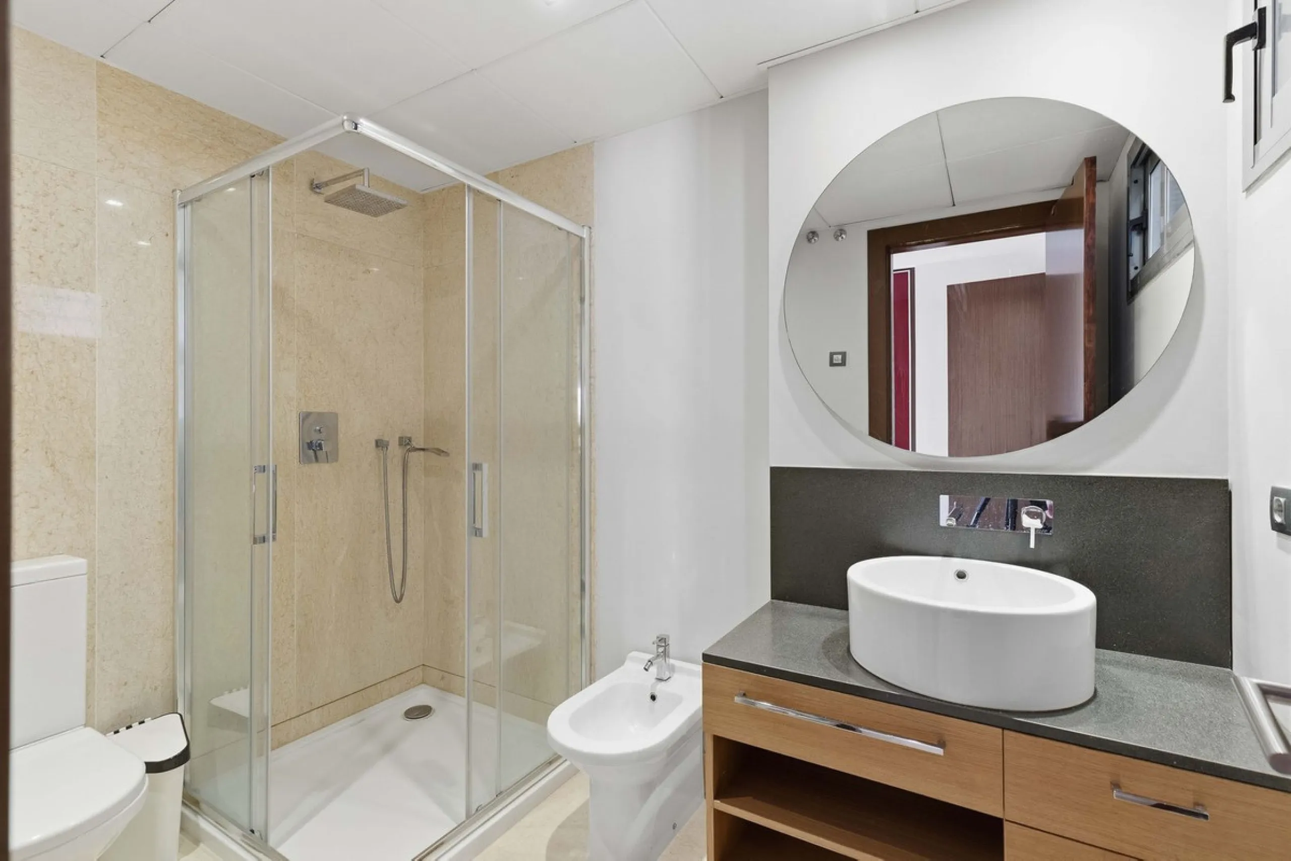 Luxurious 2-Bed Middle-Floor Apartment in Los Arrayanes Golf – Panoramic Views & Contemporary Elegance