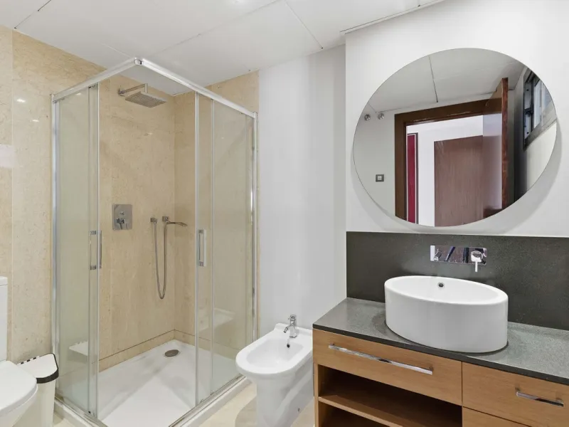 Luxurious 2-Bed Middle-Floor Apartment in Los Arrayanes Golf – Panoramic Views & Contemporary Elegance