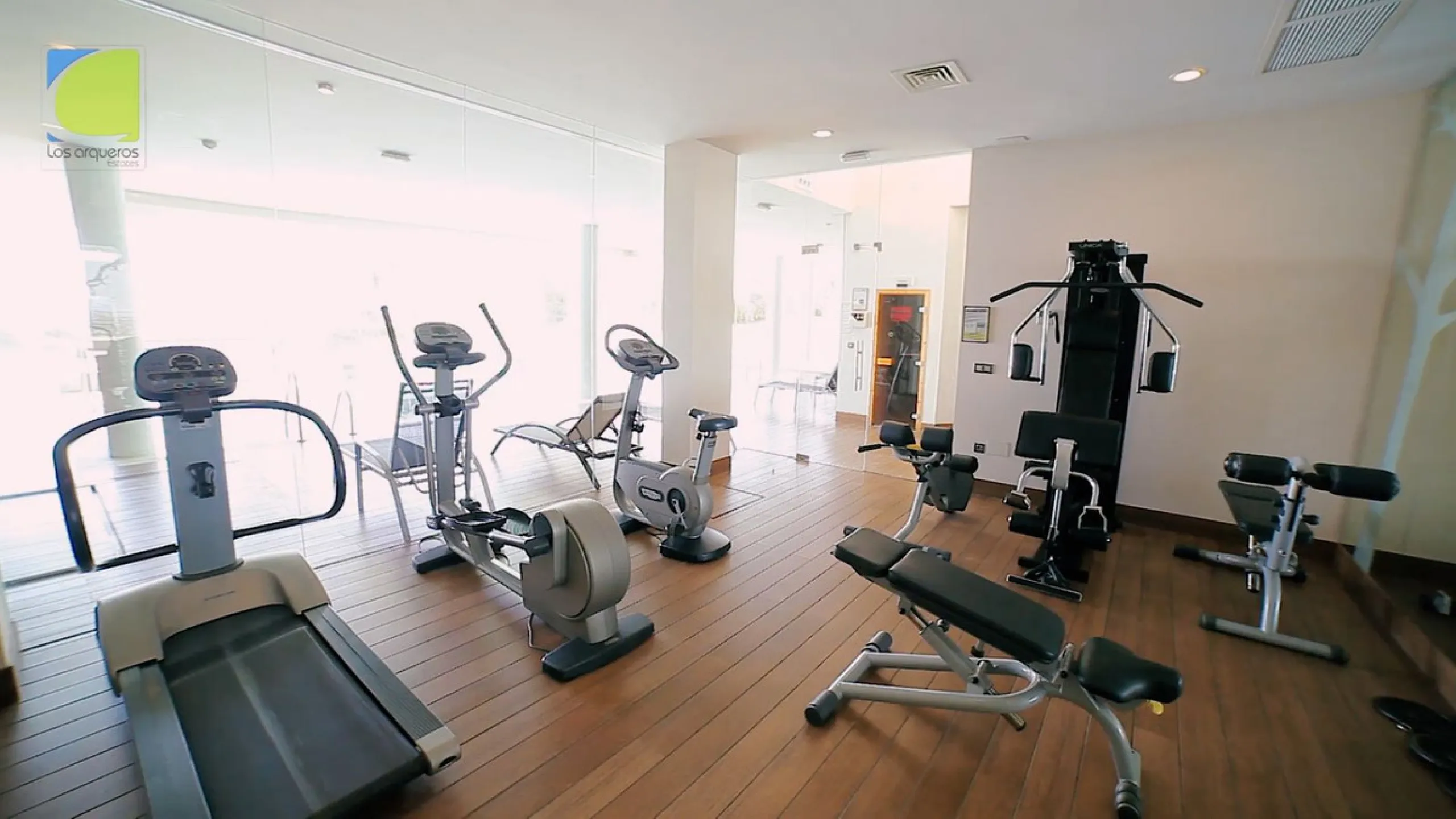Luxurious 2-Bed Middle-Floor Apartment in Los Arrayanes Golf – Panoramic Views & Contemporary Elegance