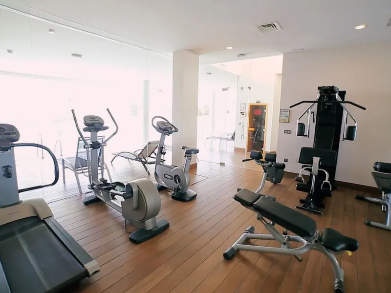 Luxurious 2-Bed Middle-Floor Apartment in Los Arrayanes Golf – Panoramic Views & Contemporary Elegance