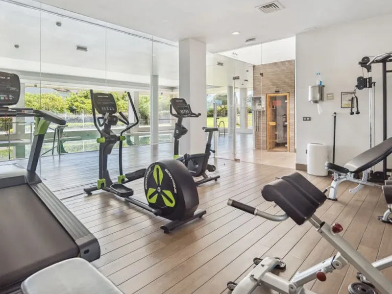 Luxurious 2-Bed Middle-Floor Apartment in Los Arrayanes Golf – Panoramic Views & Contemporary Elegance