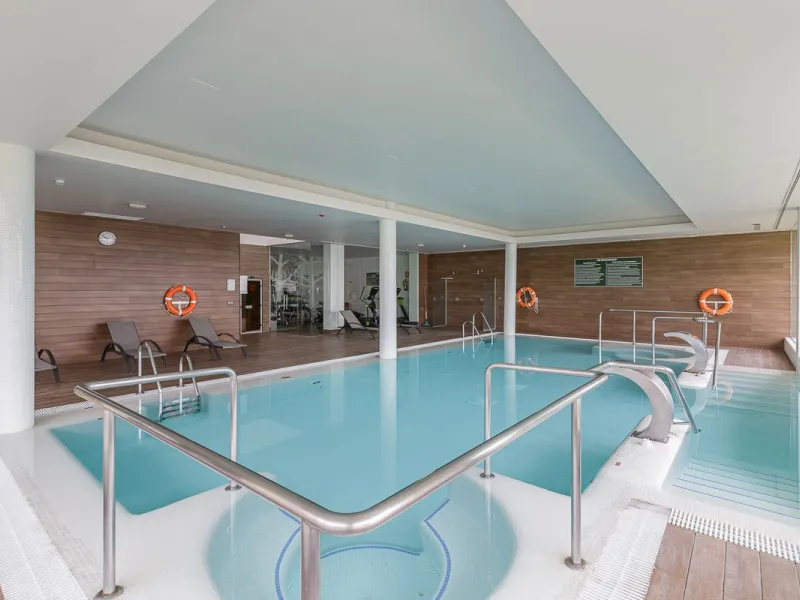 Luxurious 2-Bed Middle-Floor Apartment in Los Arrayanes Golf – Panoramic Views & Contemporary Elegance