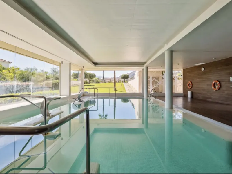 Luxurious 2-Bed Middle-Floor Apartment in Los Arrayanes Golf – Panoramic Views & Contemporary Elegance