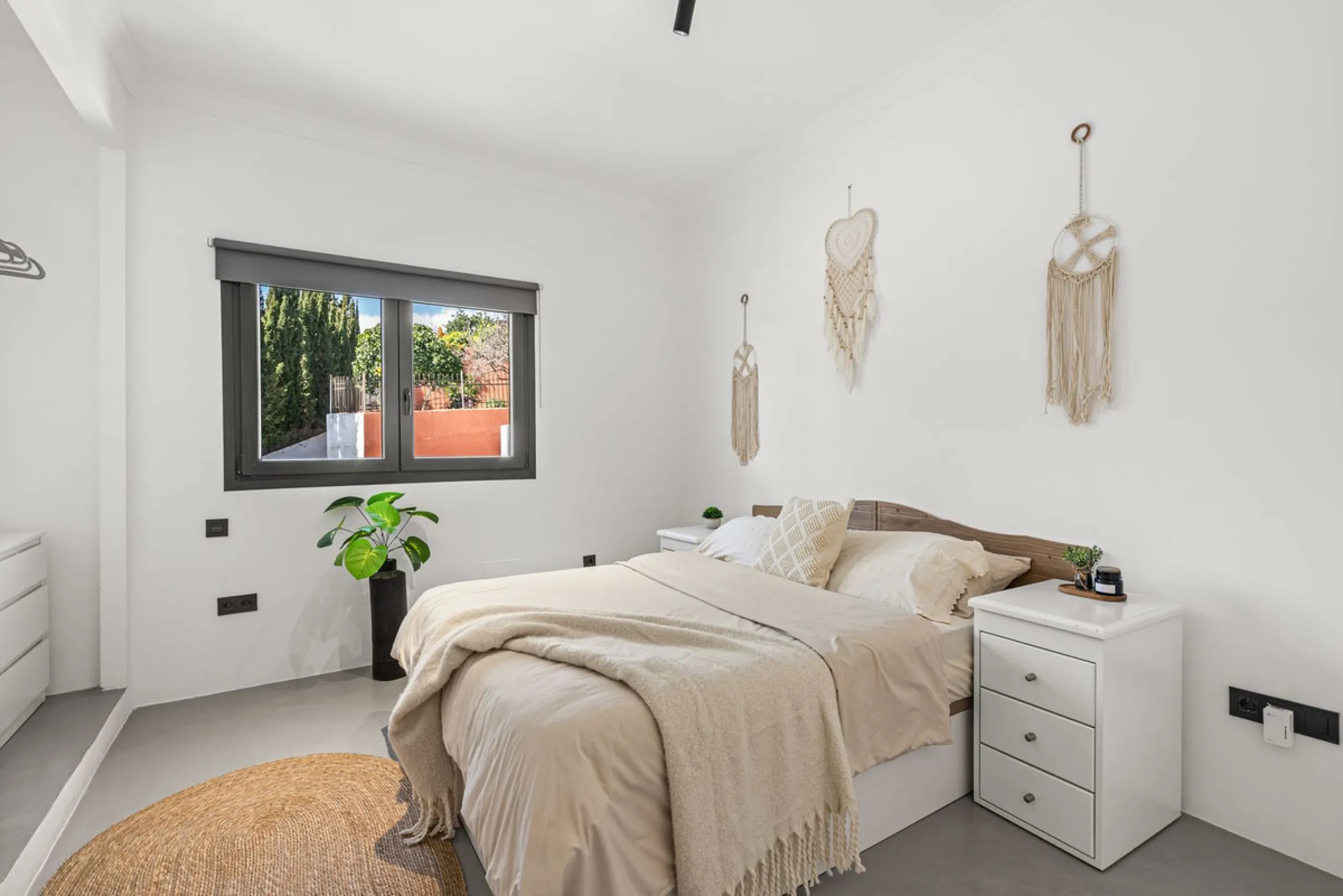 House - Detached Villa в продаже в Estepona, Málaga. В доме 5 спален и 4 ванных комнат. Площадь дома 452 м². Площадь участка 756 м²