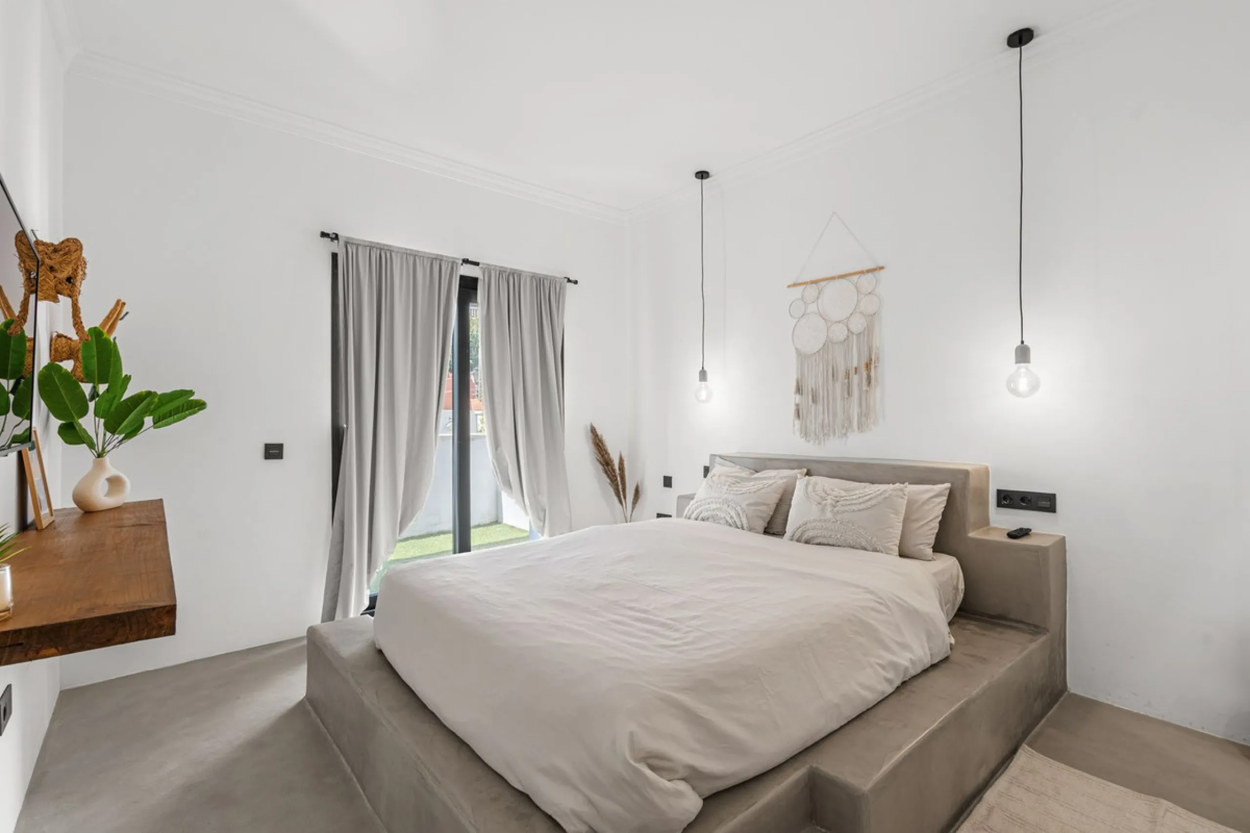 House - Detached Villa в продаже в Estepona, Málaga. В доме 5 спален и 4 ванных комнат. Площадь дома 452 м². Площадь участка 756 м²