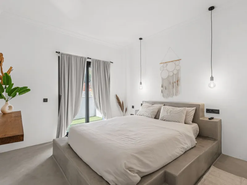 House - Detached Villa в продаже в Estepona, Málaga. В доме 5 спален и 4 ванных комнат. Площадь дома 452 м². Площадь участка 756 м²