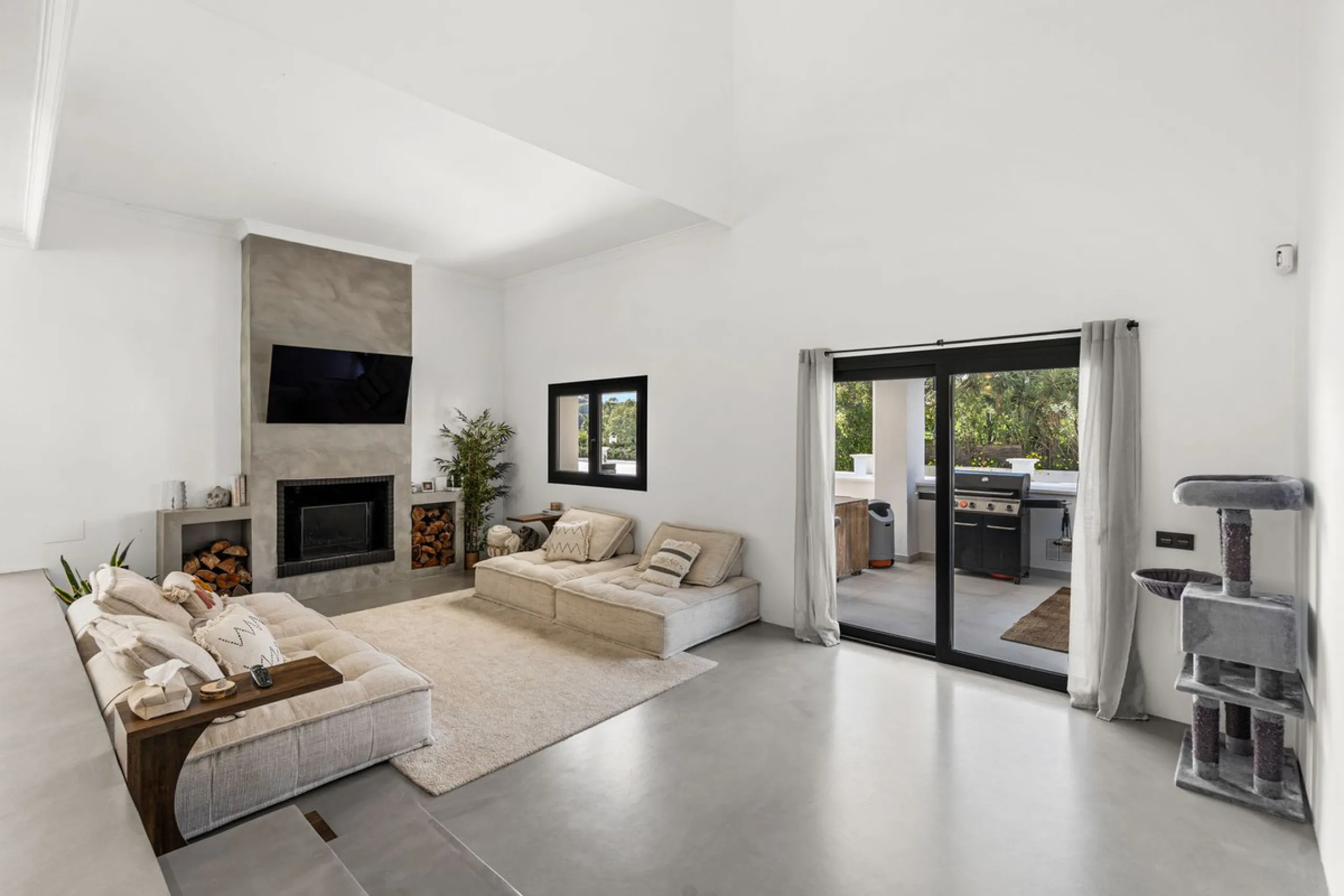 House - Detached Villa в продаже в Estepona, Málaga. В доме 5 спален и 4 ванных комнат. Площадь дома 452 м². Площадь участка 756 м²