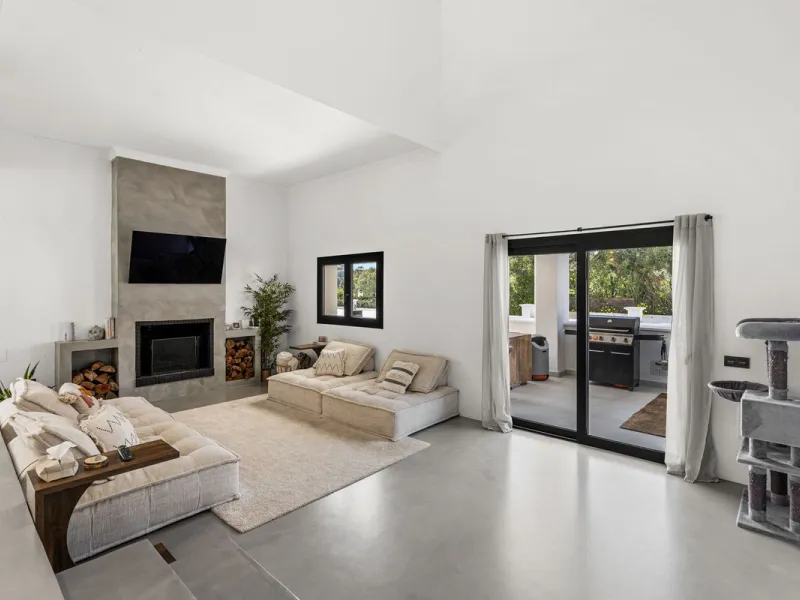 House - Detached Villa в продаже в Estepona, Málaga. В доме 5 спален и 4 ванных комнат. Площадь дома 452 м². Площадь участка 756 м²