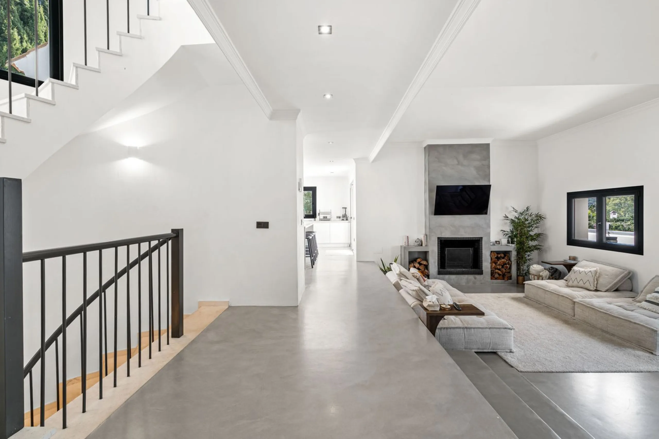 House - Detached Villa в продаже в Estepona, Málaga. В доме 5 спален и 4 ванных комнат. Площадь дома 452 м². Площадь участка 756 м²