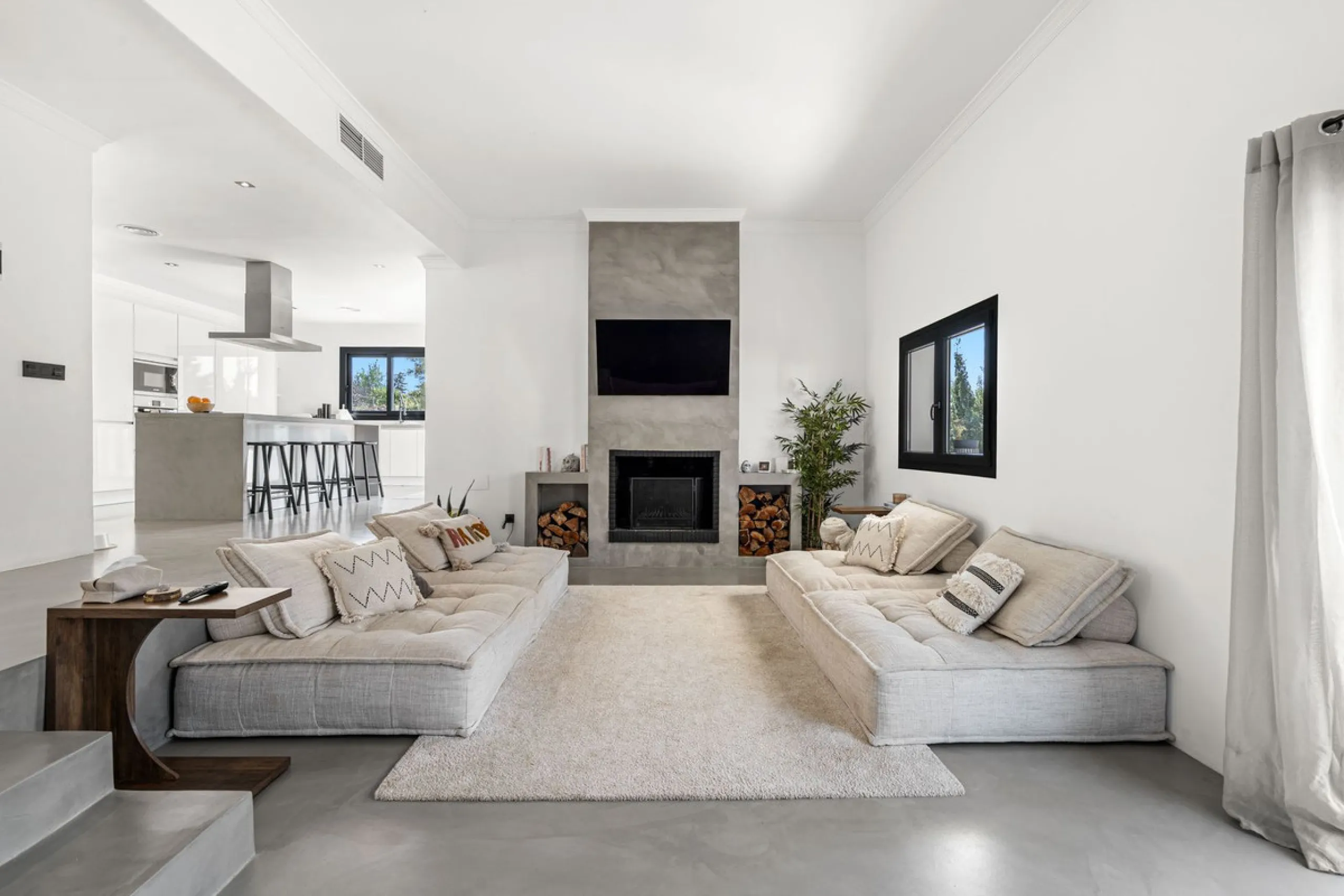 House - Detached Villa в продаже в Estepona, Málaga. В доме 5 спален и 4 ванных комнат. Площадь дома 452 м². Площадь участка 756 м²