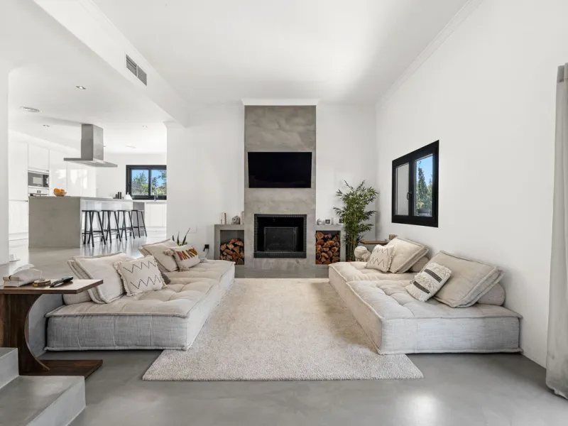 House - Detached Villa в продаже в Estepona, Málaga. В доме 5 спален и 4 ванных комнат. Площадь дома 452 м². Площадь участка 756 м²