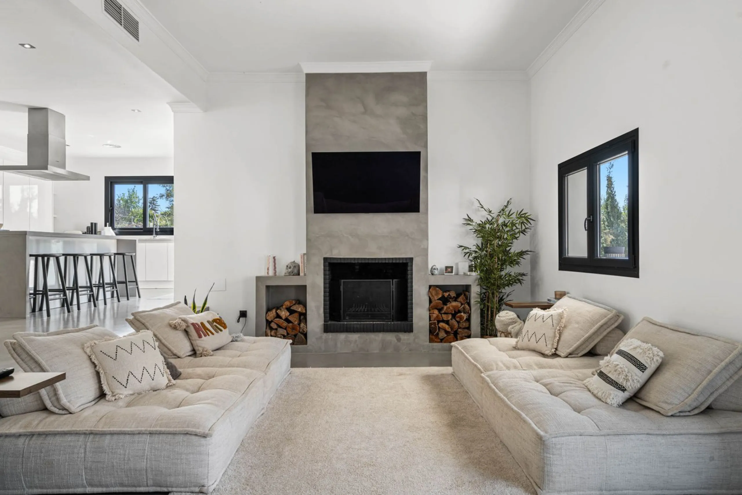 House - Detached Villa в продаже в Estepona, Málaga. В доме 5 спален и 4 ванных комнат. Площадь дома 452 м². Площадь участка 756 м²