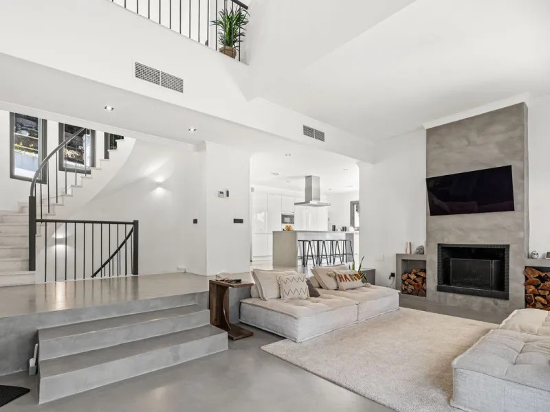 House - Detached Villa в продаже в Estepona, Málaga. В доме 5 спален и 4 ванных комнат. Площадь дома 452 м². Площадь участка 756 м²
