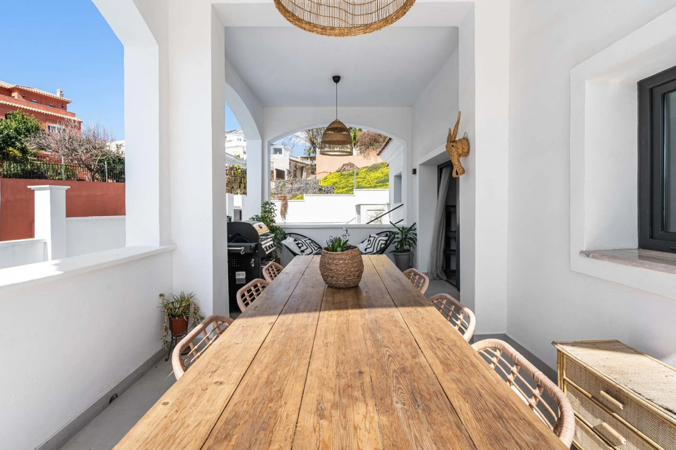 House - Detached Villa в продаже в Estepona, Málaga. В доме 5 спален и 4 ванных комнат. Площадь дома 452 м². Площадь участка 756 м²