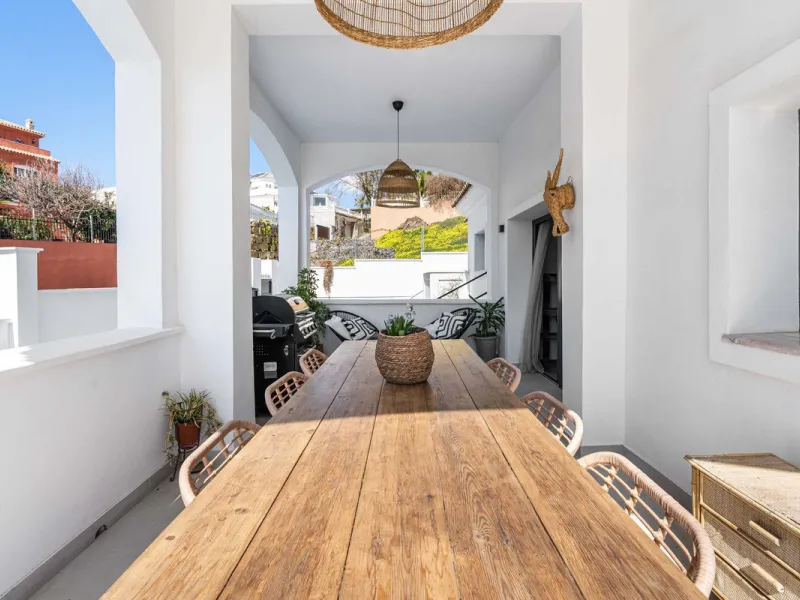 House - Detached Villa в продаже в Estepona, Málaga. В доме 5 спален и 4 ванных комнат. Площадь дома 452 м². Площадь участка 756 м²
