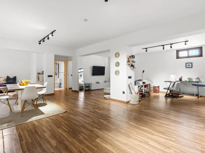 House - Detached Villa в продаже в Estepona, Málaga. В доме 5 спален и 4 ванных комнат. Площадь дома 452 м². Площадь участка 756 м²