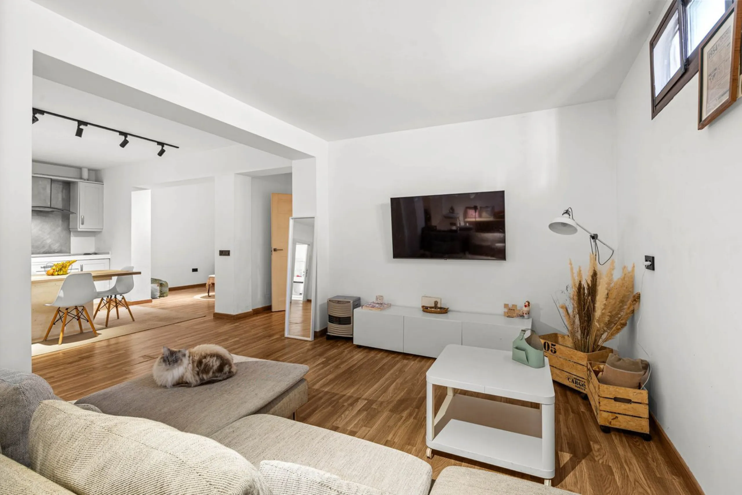 House - Detached Villa в продаже в Estepona, Málaga. В доме 5 спален и 4 ванных комнат. Площадь дома 452 м². Площадь участка 756 м²