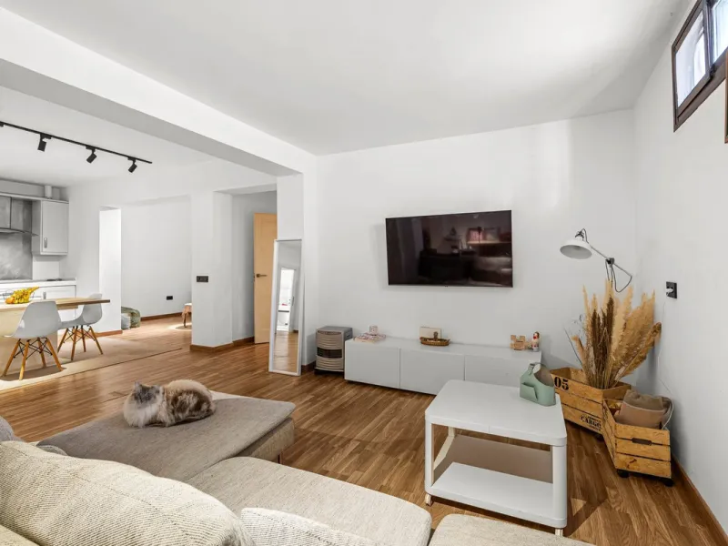 House - Detached Villa в продаже в Estepona, Málaga. В доме 5 спален и 4 ванных комнат. Площадь дома 452 м². Площадь участка 756 м²