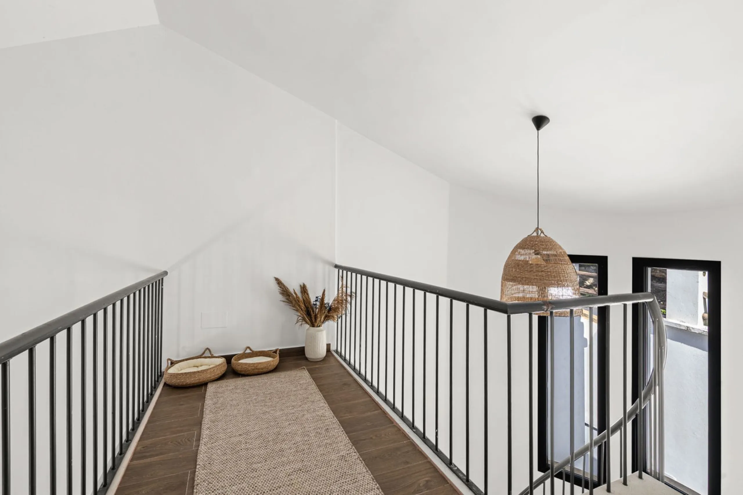 House - Detached Villa в продаже в Estepona, Málaga. В доме 5 спален и 4 ванных комнат. Площадь дома 452 м². Площадь участка 756 м²
