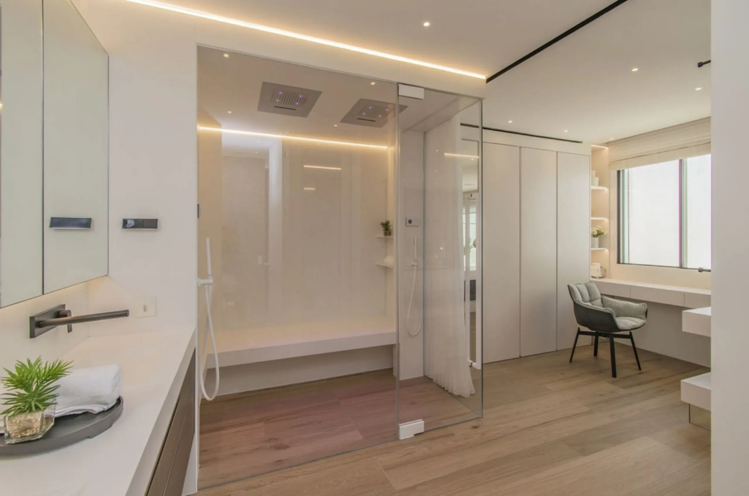The Golden Mile Jewel: A Frontline Masterpiece