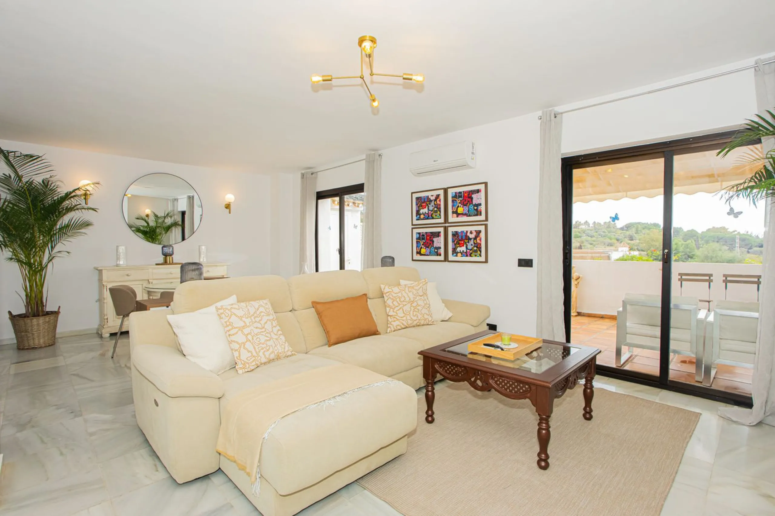 Apartment - Penthouse Duplex в продаже в Marbella, Málaga. В доме 2 спален и 3 ванных комнат. Площадь дома 100 м²