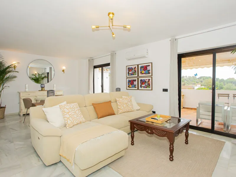 Apartment - Penthouse Duplex в продаже в Marbella, Málaga. В доме 2 спален и 3 ванных комнат. Площадь дома 100 м²
