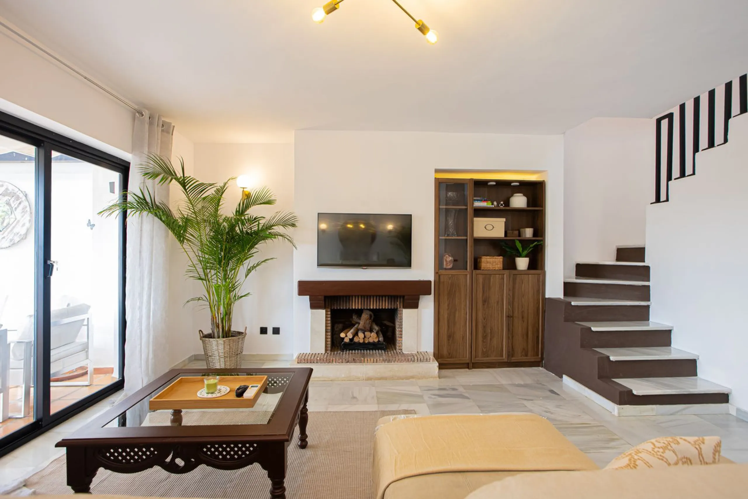 Apartment - Penthouse Duplex в продаже в Marbella, Málaga. В доме 2 спален и 3 ванных комнат. Площадь дома 100 м²