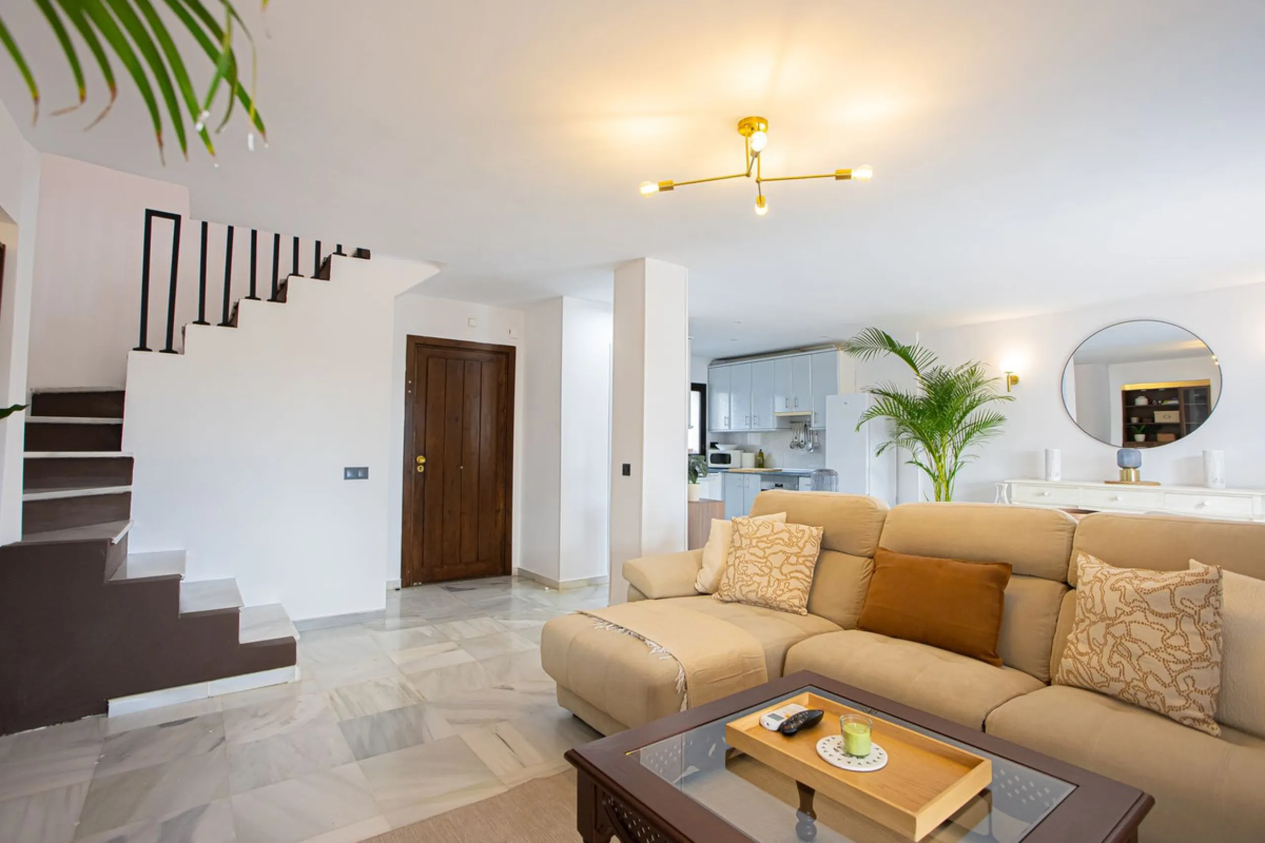 Apartment - Penthouse Duplex в продаже в Marbella, Málaga. В доме 2 спален и 3 ванных комнат. Площадь дома 100 м²