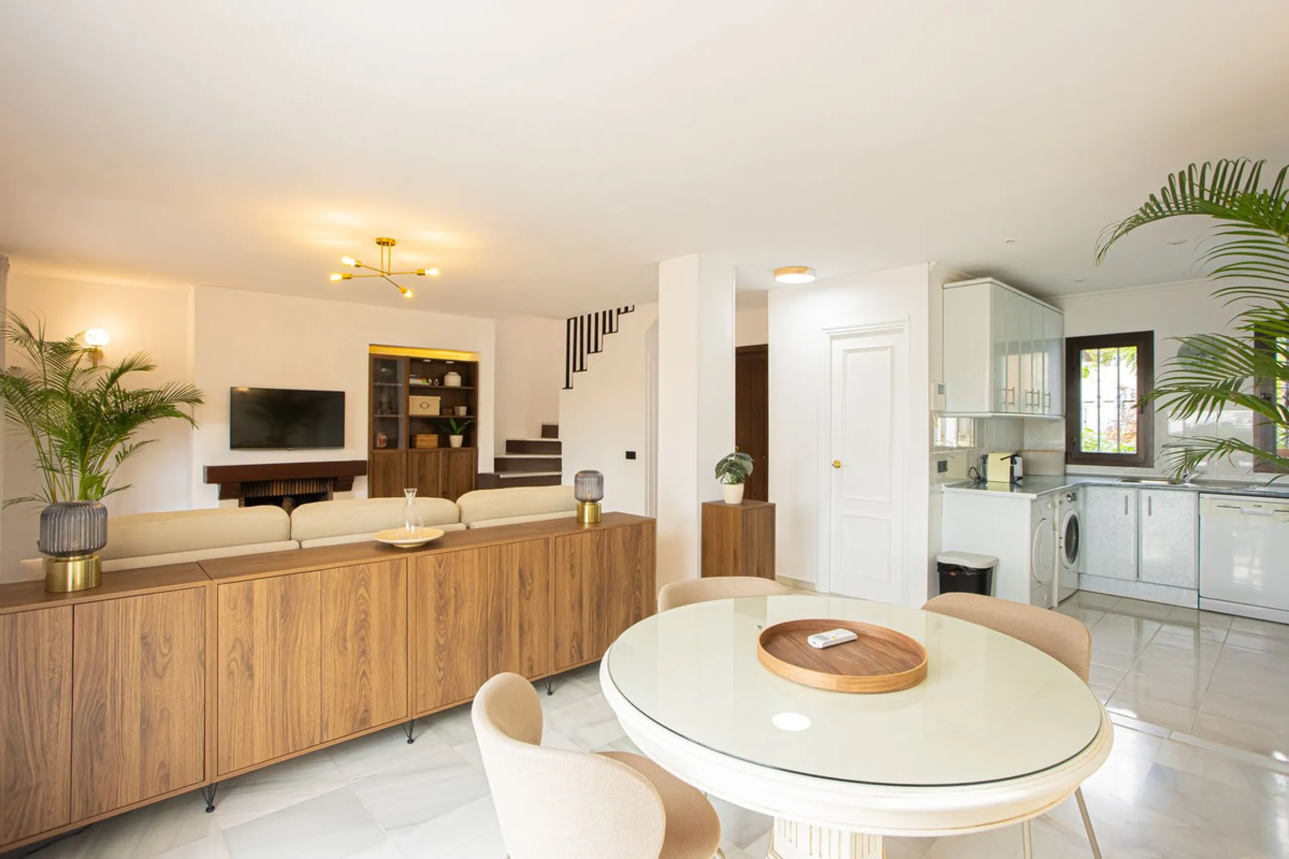 Apartment - Penthouse Duplex в продаже в Marbella, Málaga. В доме 2 спален и 3 ванных комнат. Площадь дома 100 м²