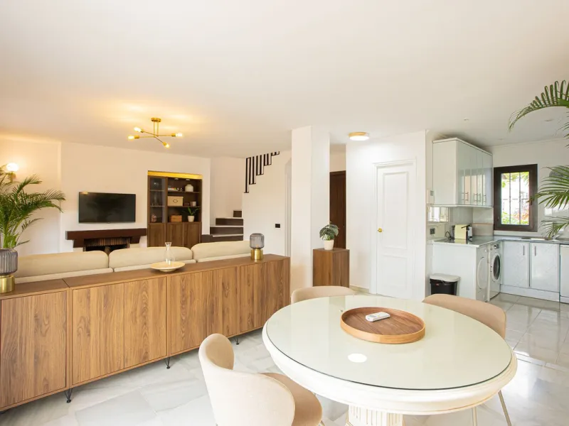 Apartment - Penthouse Duplex в продаже в Marbella, Málaga. В доме 2 спален и 3 ванных комнат. Площадь дома 100 м²