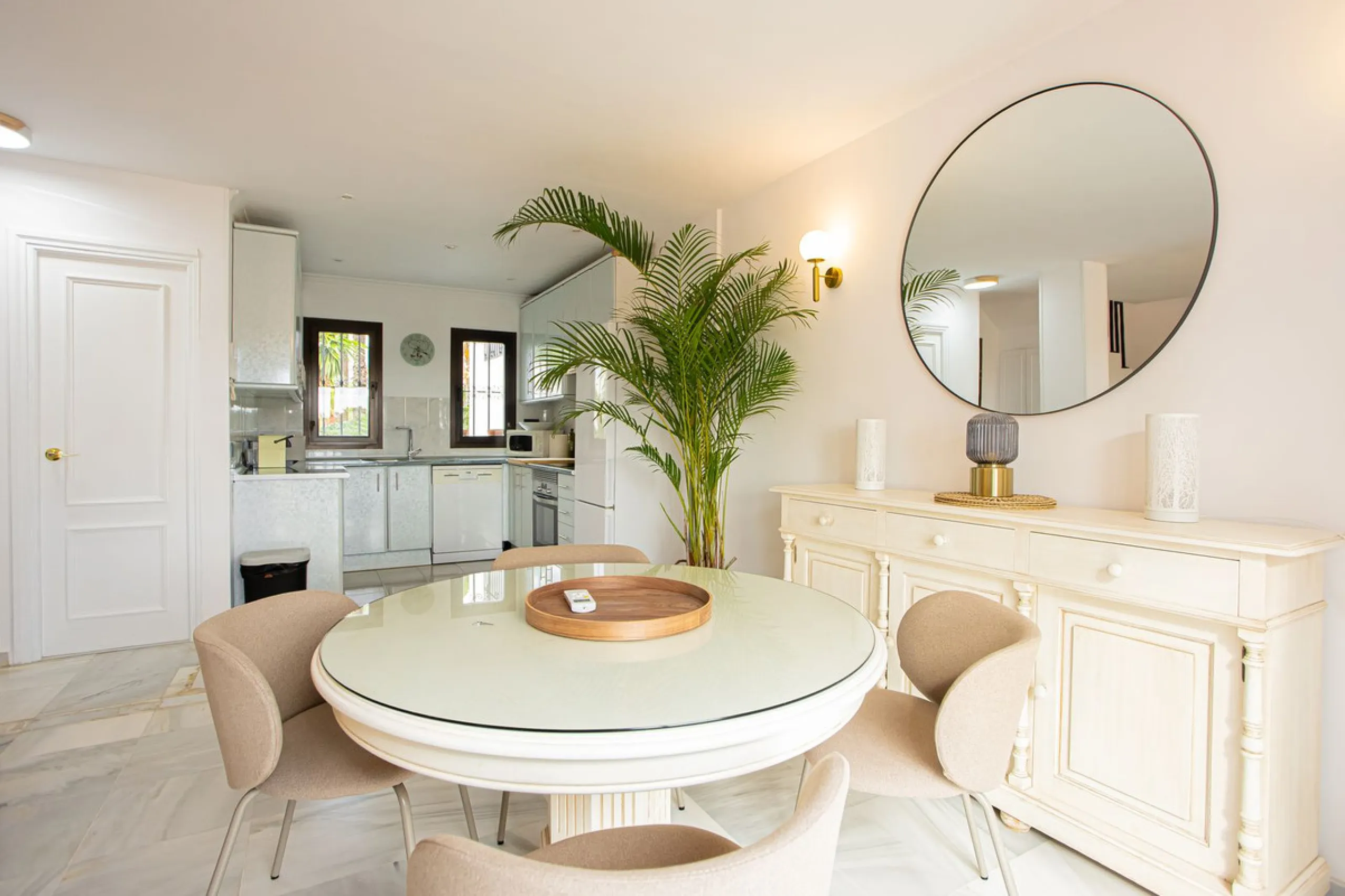 Apartment - Penthouse Duplex в продаже в Marbella, Málaga. В доме 2 спален и 3 ванных комнат. Площадь дома 100 м²