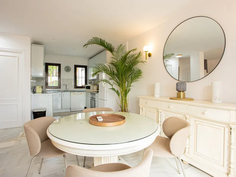 Apartment - Penthouse Duplex в продаже в Marbella, Málaga. В доме 2 спален и 3 ванных комнат. Площадь дома 100 м²