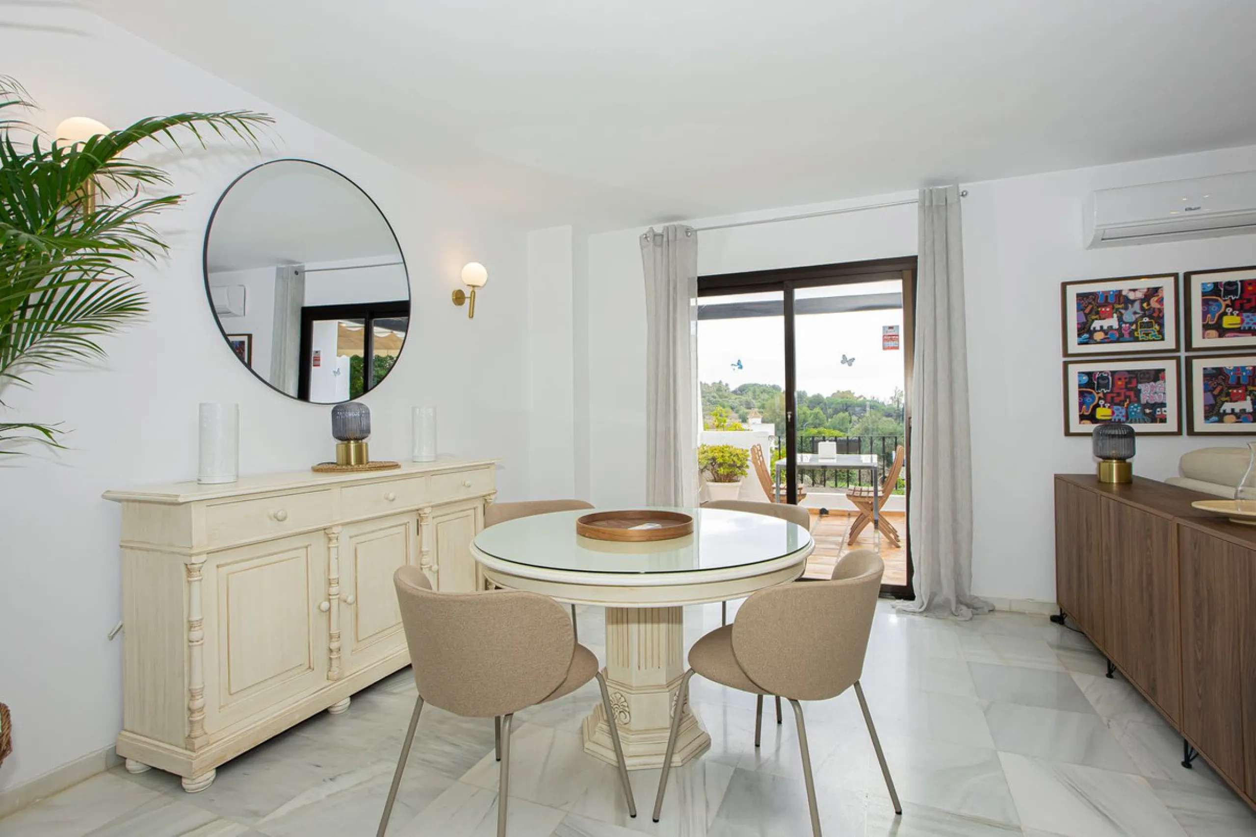 Apartment - Penthouse Duplex в продаже в Marbella, Málaga. В доме 2 спален и 3 ванных комнат. Площадь дома 100 м²