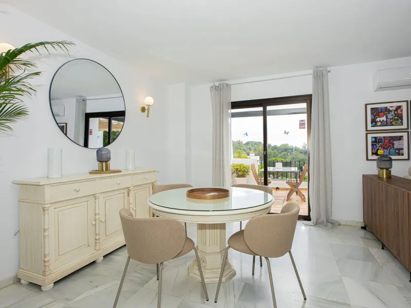 Apartment - Penthouse Duplex в продаже в Marbella, Málaga. В доме 2 спален и 3 ванных комнат. Площадь дома 100 м²