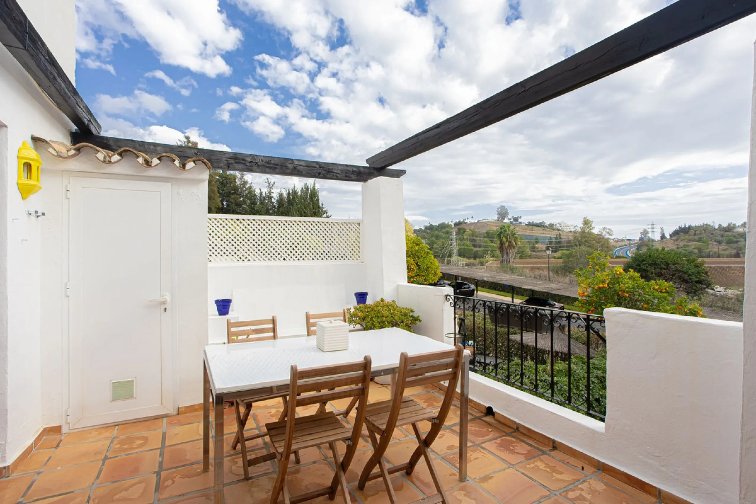 Apartment - Penthouse Duplex в продаже в Marbella, Málaga. В доме 2 спален и 3 ванных комнат. Площадь дома 100 м²