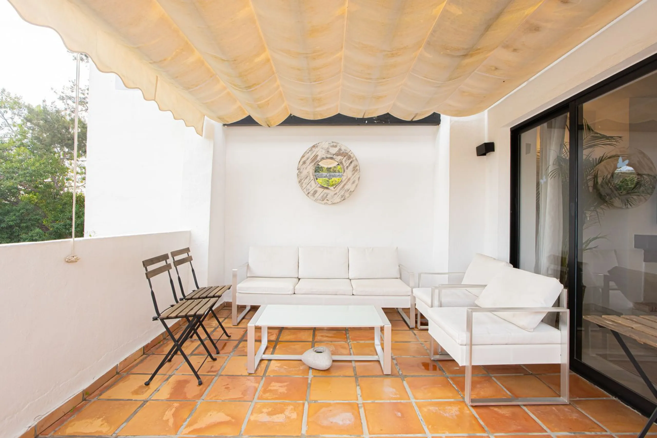 Apartment - Penthouse Duplex в продаже в Marbella, Málaga. В доме 2 спален и 3 ванных комнат. Площадь дома 100 м²