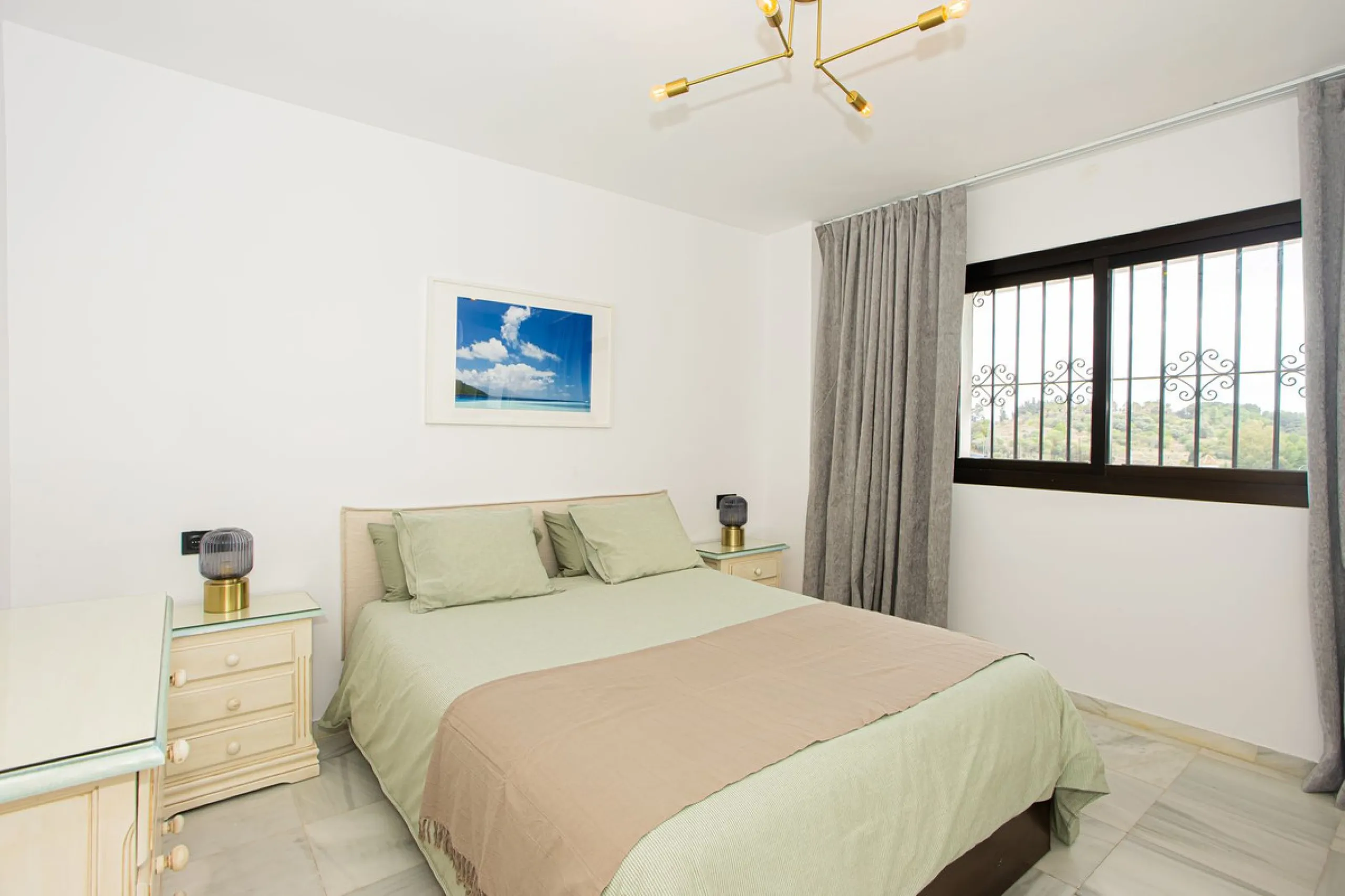 Apartment - Penthouse Duplex в продаже в Marbella, Málaga. В доме 2 спален и 3 ванных комнат. Площадь дома 100 м²