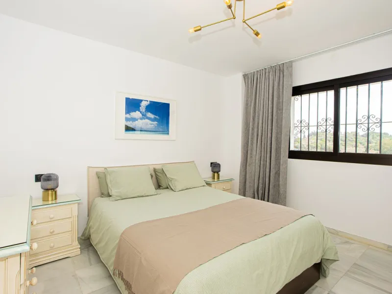 Apartment - Penthouse Duplex в продаже в Marbella, Málaga. В доме 2 спален и 3 ванных комнат. Площадь дома 100 м²