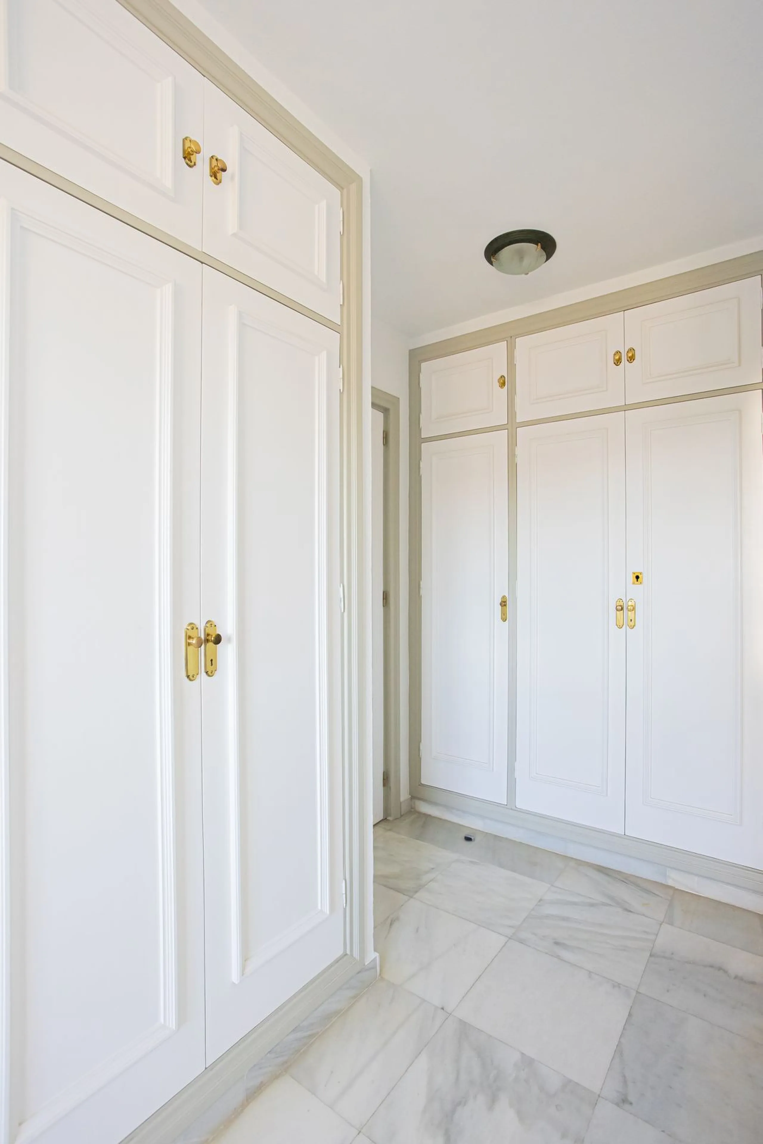 Apartment - Penthouse Duplex в продаже в Marbella, Málaga. В доме 2 спален и 3 ванных комнат. Площадь дома 100 м²